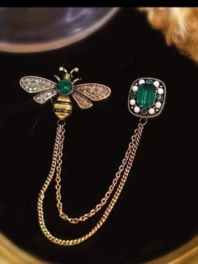 Golden Bumble Bee and Emerald Color Chain Brooch, Lapel Pin